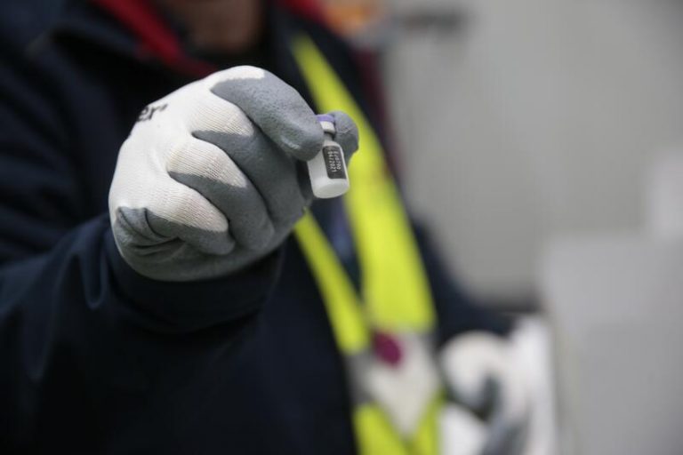 Las primeras dosis en Castilla-La Mancha las recibirán residentes