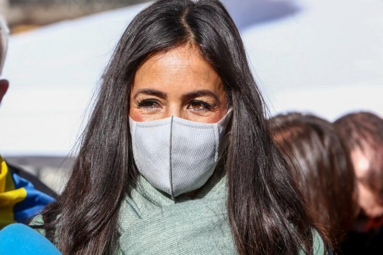 Villacís dice que se pondría la vacuna 