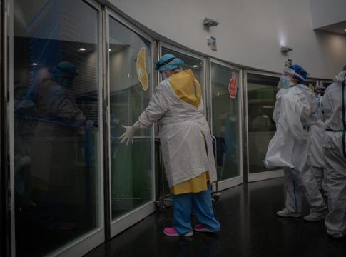 Se dispara el número de casos y de fallecidos en Cataluña en la previa de Nochevieja Se dispara el número de casos y de fallecidos en Cataluña en la previa de Nochevieja