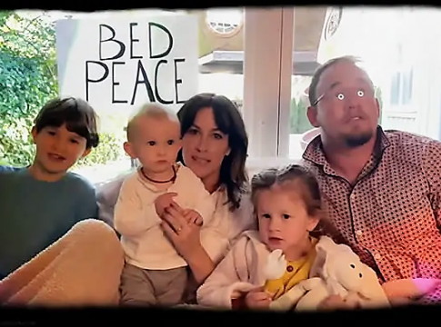 Alanis Morissette 'Happy Xmas (War Is Over)' (1) Alanis Morissette Happy Xmas (War Is Over)