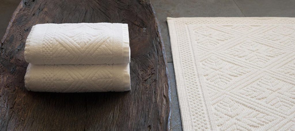 Consecuencias que producen un albornoz y toallas de baño al no lavar con frecuencia