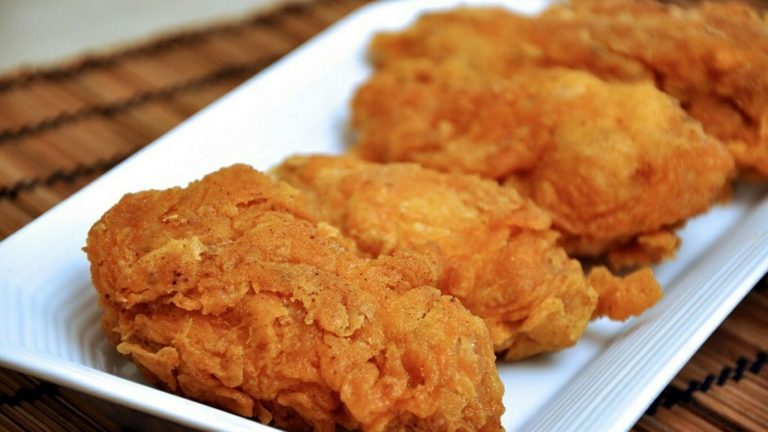 Alitas de pollo sin aceite: cómo conseguir freírlas y que tenga pocas calorías