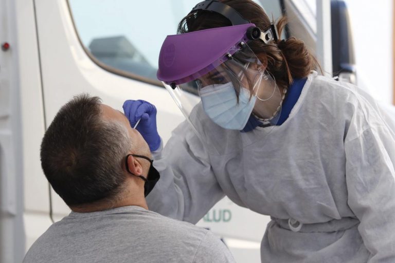 Andalucía registra 547 casos Covid y 33 muertes