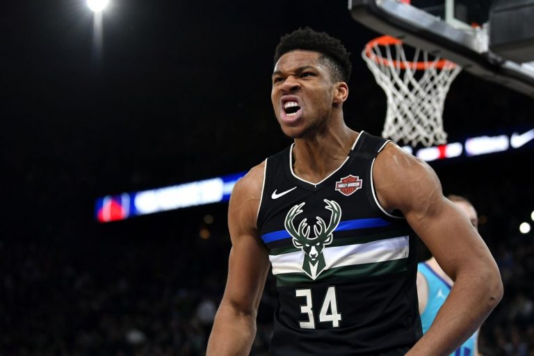 La historia de Antetokounmpo: de la pobreza total a ser el más 'rico' de la NBA