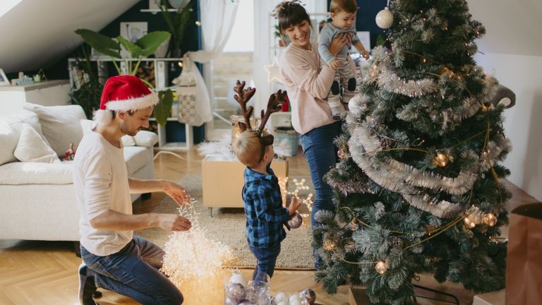 Cómo decorar el árbol de Navidad: ¡7 ideas para hacerlo original!