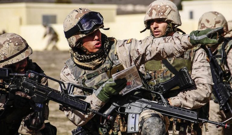 Militares creen que se intenta tapar sus exigencias con un debate 