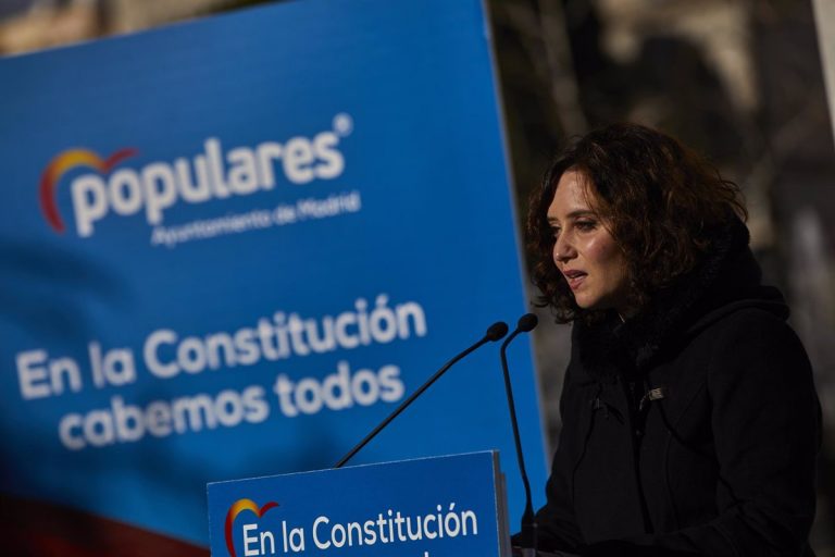 Ayuso comparte la inquietudes de los militares retirados