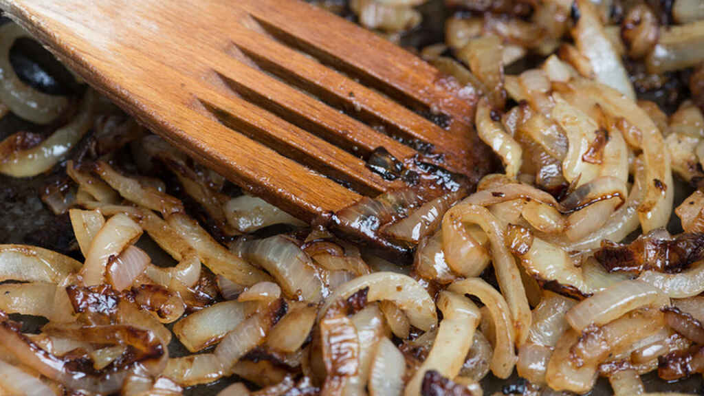 ¿Cómo se puede caramelizar la cebolla?