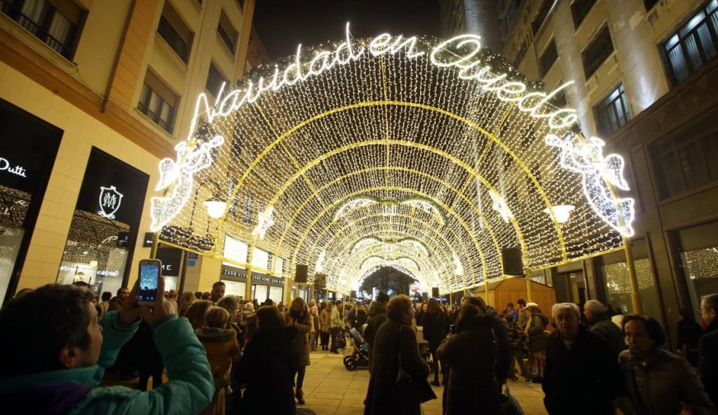 Oviedo te recibe con luz