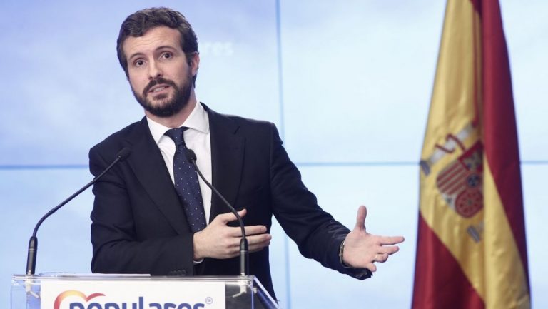Casado dice que la Constitución es la solución
