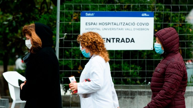 Cataluña registra una ralentización de la bajada de los ingresos hospitalarios