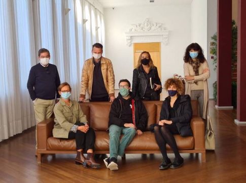 Celtas y Cortos y Azar Teatro