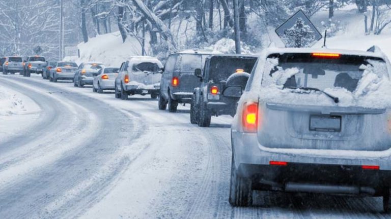 Cómo conducir en carreteras nevadas sin tener un accidente