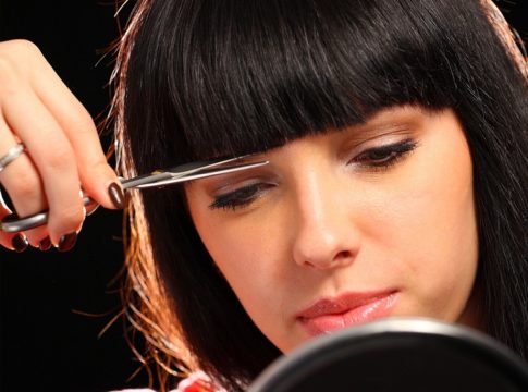 Cómo cortar el flequillo y que te quede bien Cómo cortar el flequillo y que te quede bien