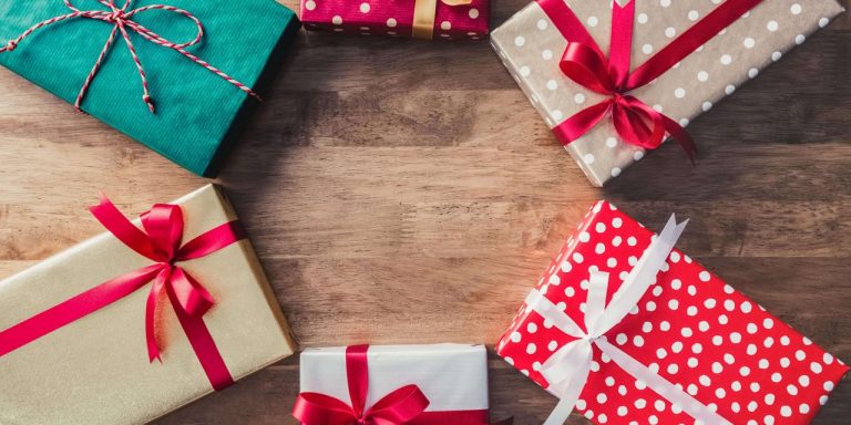 Cómo envolver un regalo de Navidad