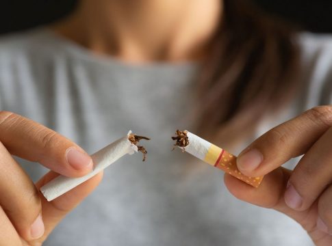 Cómo hacer ambientadores caseros para eliminar el olor de tabaco Cómo hacer ambientadores caseros para eliminar el olor de tabaco