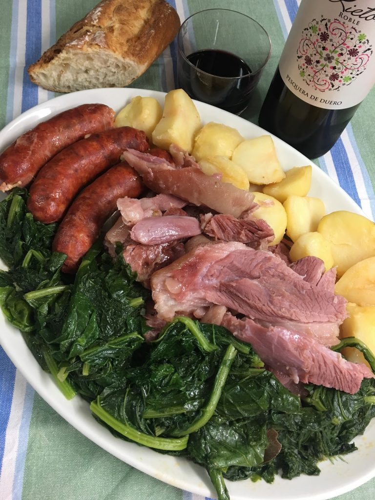 Listo para servir el lacón con grelos