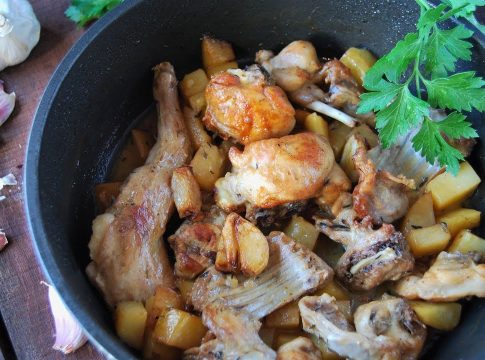 Cómo hacer un conejo al ajillo fácil y en 20 minutos Cómo hacer un conejo al ajillo fácil y en 20 minutos