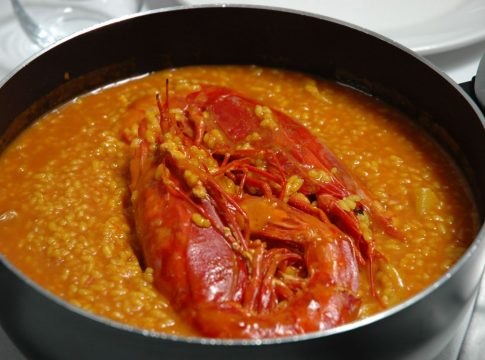 Cómo hacer un impresionante arroz con carabineros con la receta de Alberto Chicote Cómo hacer un impresionante arroz con carabineros con la receta de Alberto Chicote