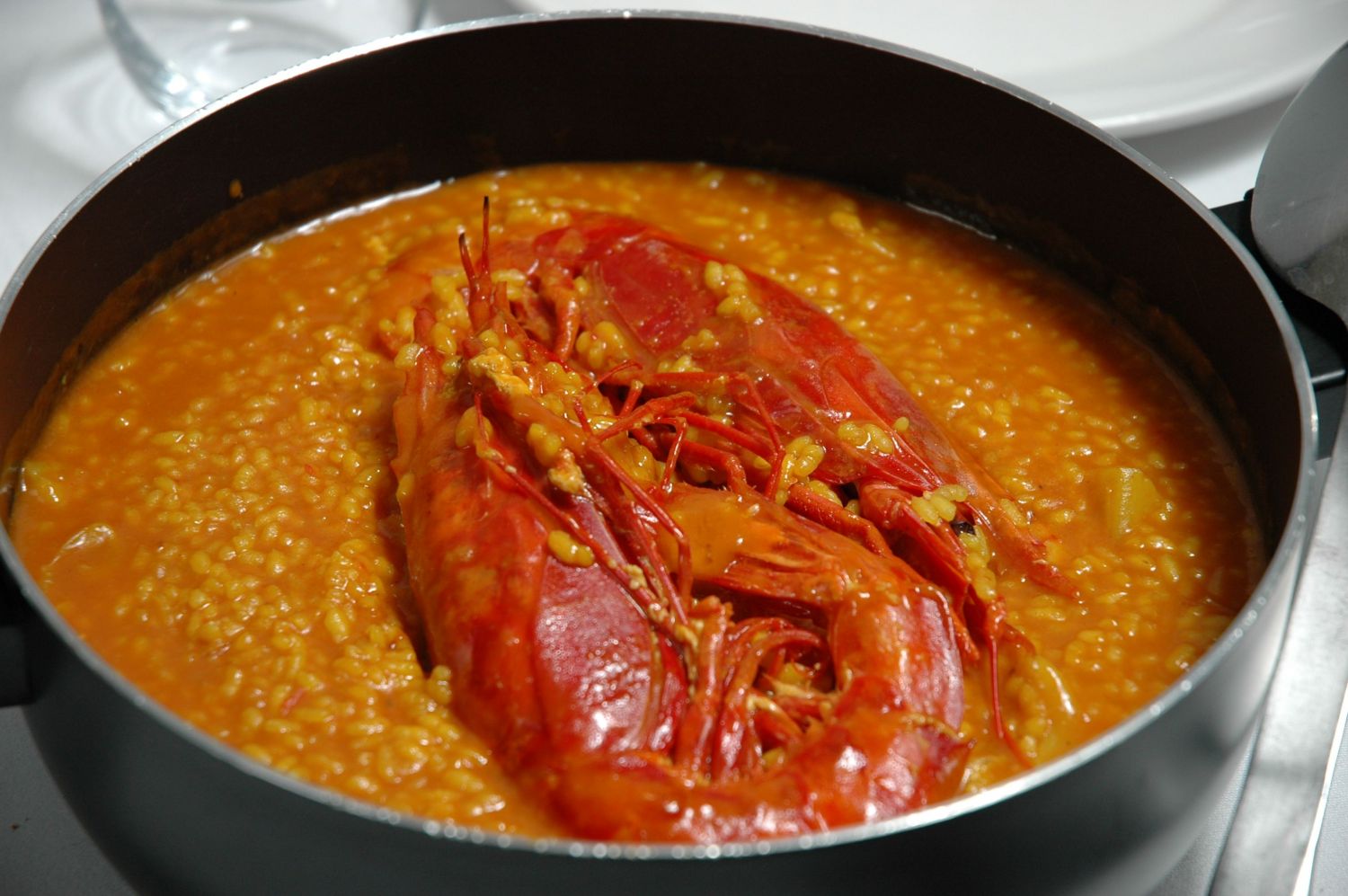 Cómo hacer un impresionante arroz con carabineros con la receta de Alberto Chicote Cómo hacer un impresionante arroz con carabineros con la receta de Alberto Chicote