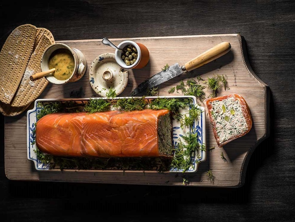 Ingredientes para preparar los pasteles de salmón con hierbas