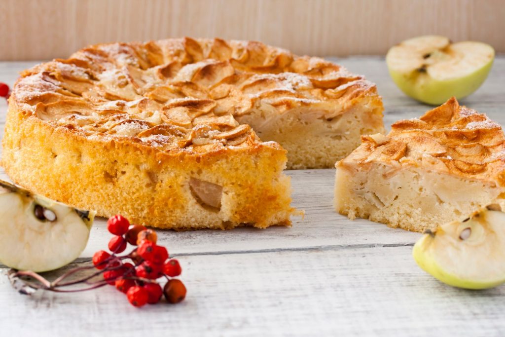 Cómo hacer una tarta de manzana en el microondas 5 Preparación de la tarta de manzana