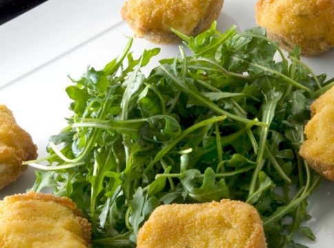 Cómo hacer unas almejas rellenas de ensalada paso a paso Cómo hacer unas almejas rellenas de ensalada paso a paso