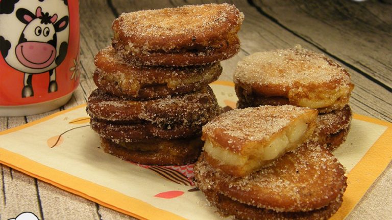 Cómo hacer unas originales galletas fritas rellenas de flan