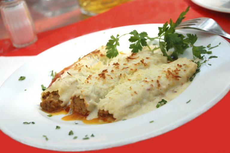 Cómo hacer unos canelones con bechamel suave para chuparte los dedos