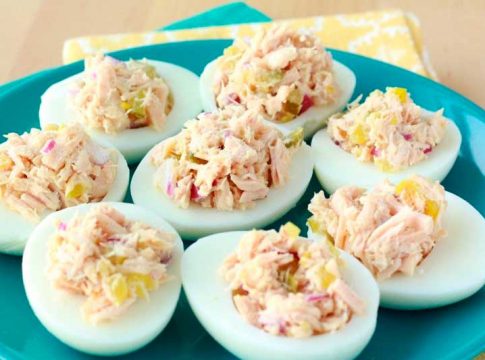 Cómo hacer unos huevos rellenos con atún y mayonesa Cómo hacer unos huevos rellenos con atún y mayonesa