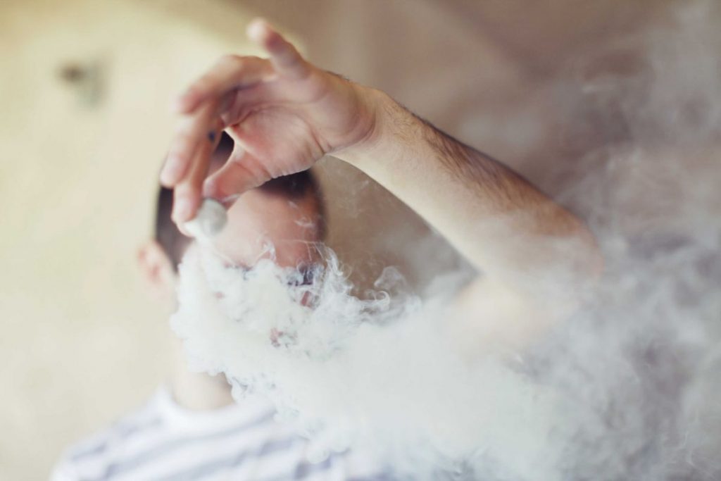 Precauciones que debes tener con las bombas de humo