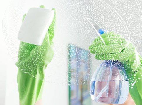 Cómo quitar la cal de la mampara de la ducha Cómo quitar la cal de la mampara de la ducha