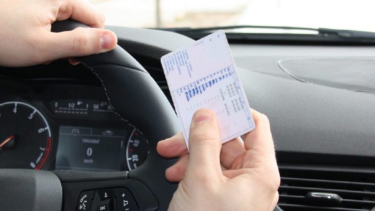 Cómo sacarse el carnet de conducir de coche