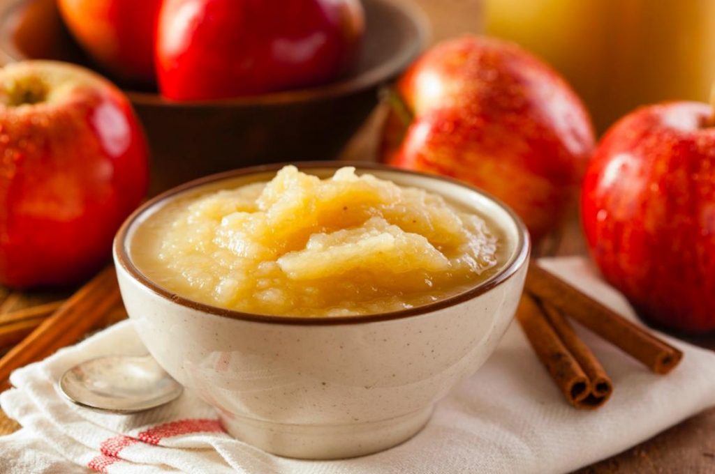 Recetas para aprovechar la fruta que está muy madura en lugar de tirarla 4 Compota de manzana-fruta