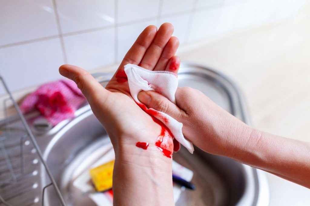 Detener sangrado en herida profunda