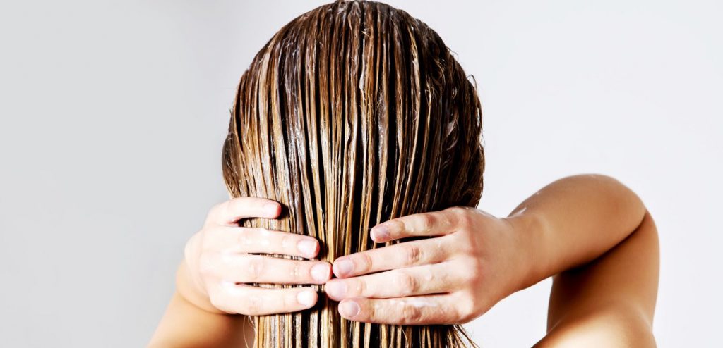 Cómo cortar el pelo en capas 4 Cuidado del cabello cortado en capas