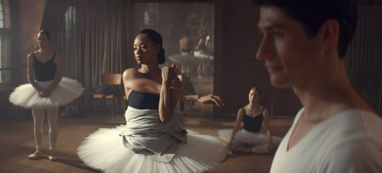 Delicadas y crueles: así es la serie de Netflix de poca originalidad, pero gran enganche