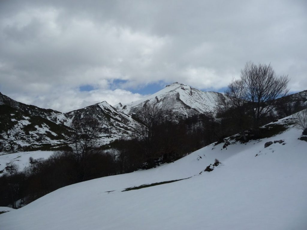 Estos son los pueblos más bonitos de España cuando están nevados 132 Dobres, Cantabria