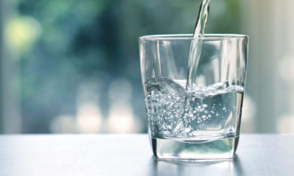 Beneficios de ingerir agua antes de ir a dormir