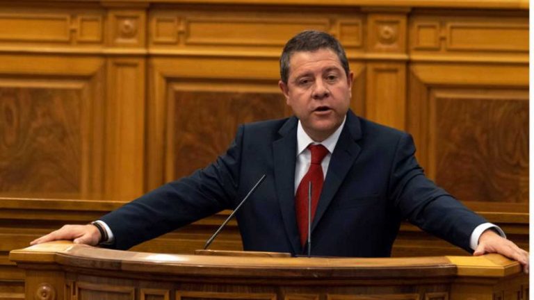 Page se compromete con las instituciones, la moral y contra el extremismo