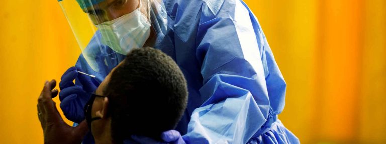 Euskadi suma 99 fallecidos en la última semana, detecta 582 contagios