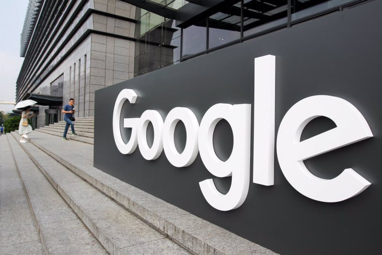 Francia multa con 135 millones a Google y Amazon