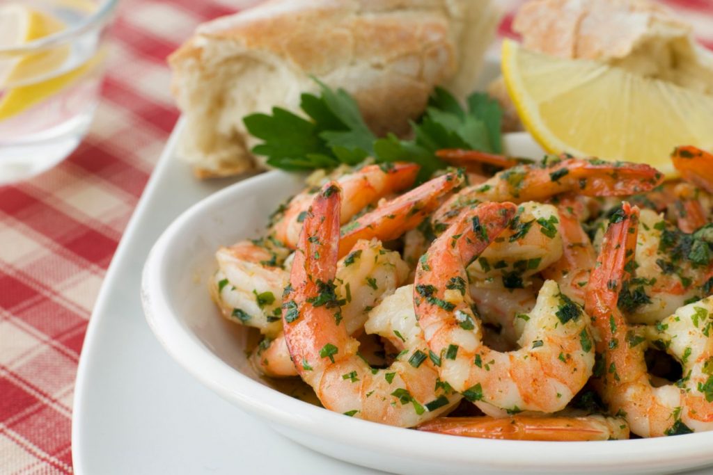 Ideas de menú para Nochevieja que puedes hacer por menos de 10 euros 105 Langostinos al ajillo