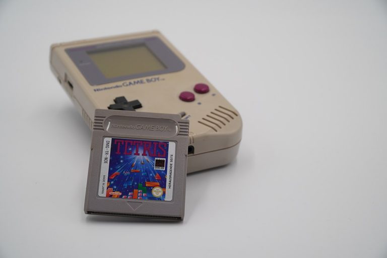 La Nintendo Game Boy, el tamagotchi y otros juguetes de los 90 que ahora valen una fortuna