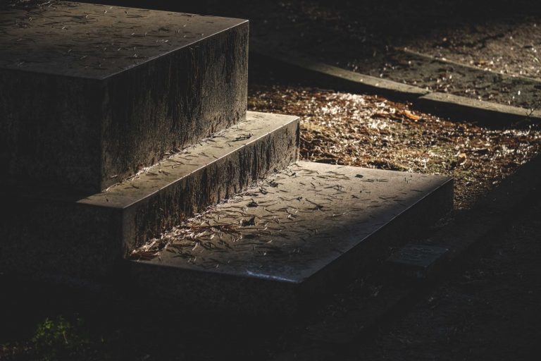 La curiosa historia del cementerio más pequeño de España