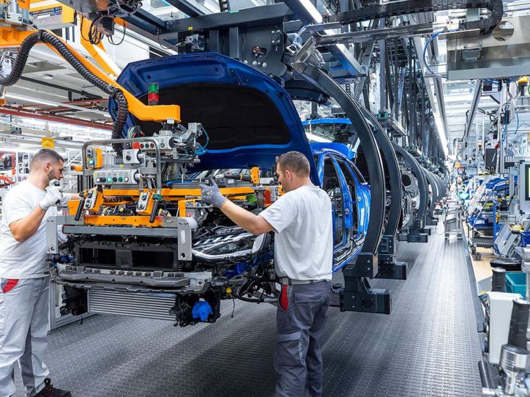 Los fabricantes de coches ganan un 6% más en el trimestre