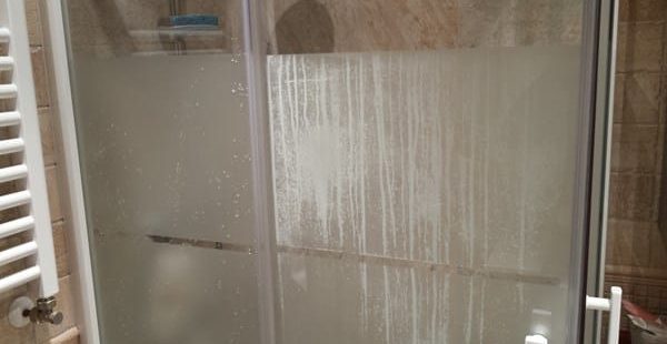 Cómo quitar la cal de la mampara de la ducha 4 mantener siempre limpias las mamparas