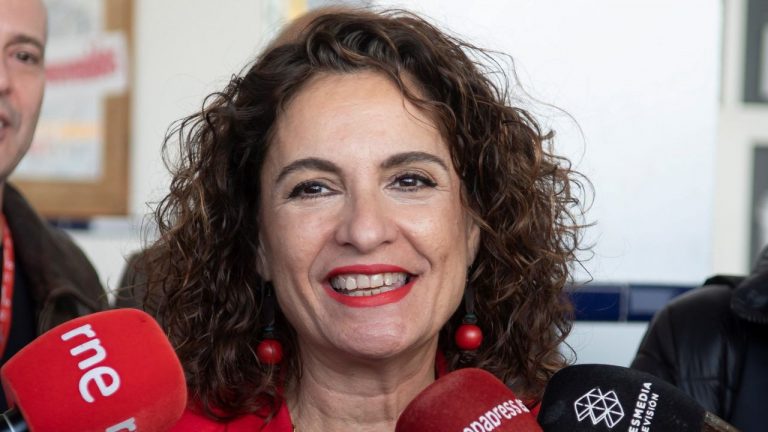 Montero celebra que 2021 empiece 