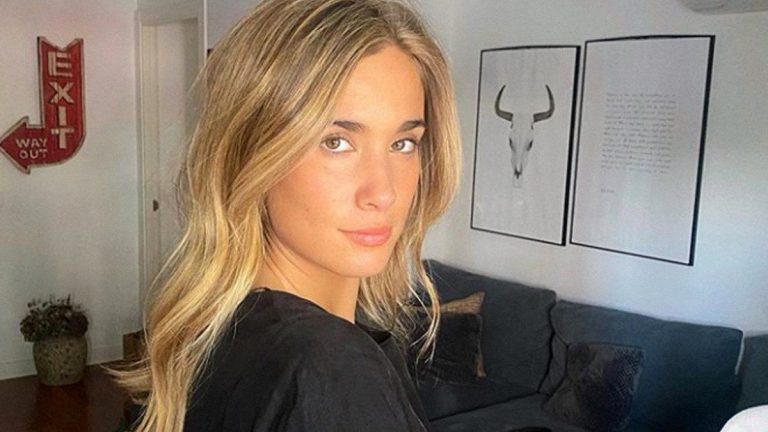 María Pombo y Pablo Castellano salen del Hospital Quirón con su hijo