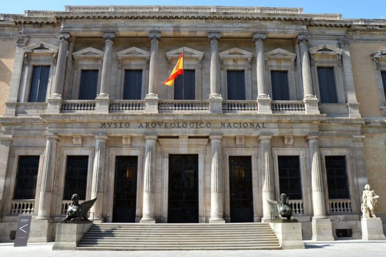 CCOO cierra el Museo Arqueológico Nacional para exigir el reconocimiento del personal